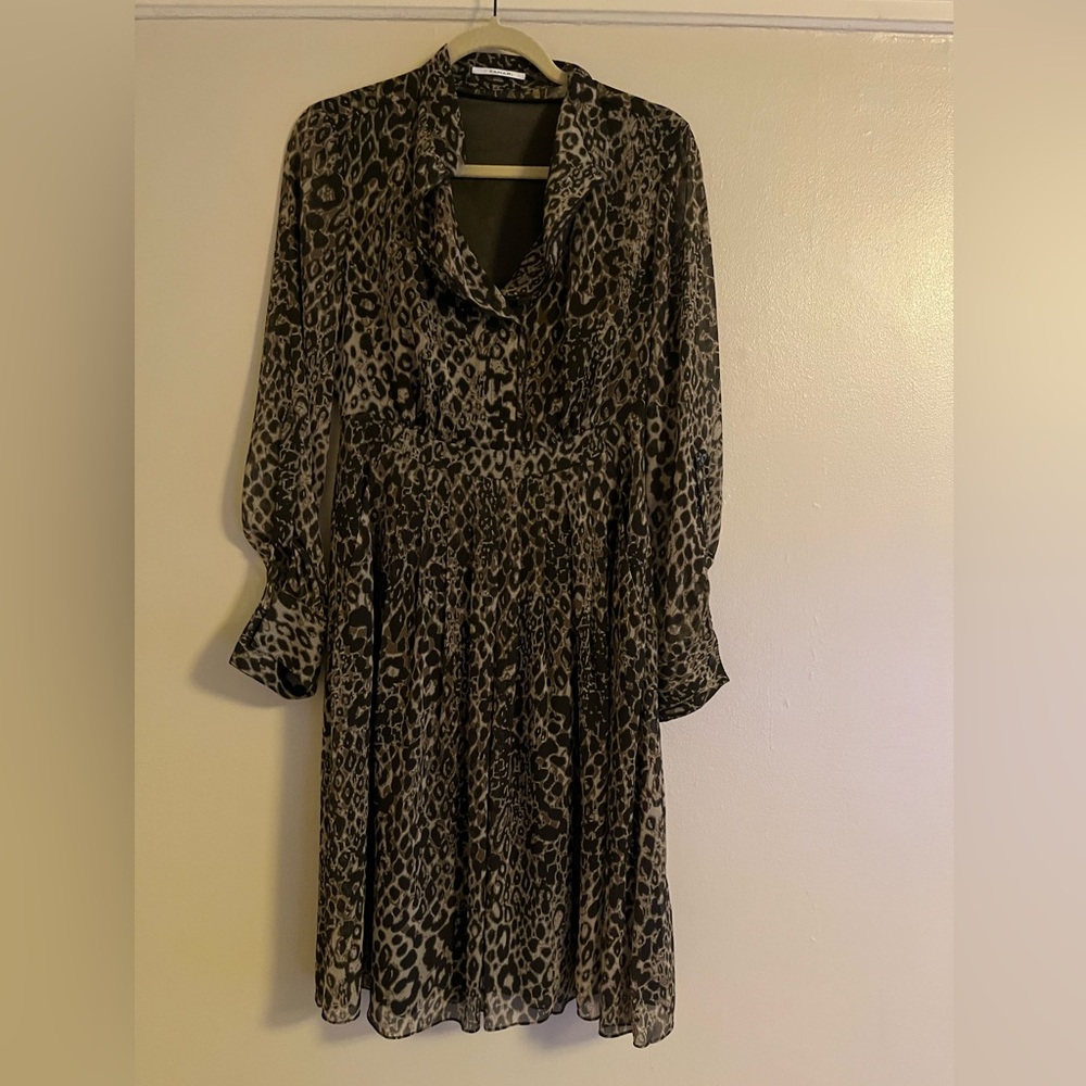 T Tahari Black and Gray Leopard-Print Long Sleeve Dress